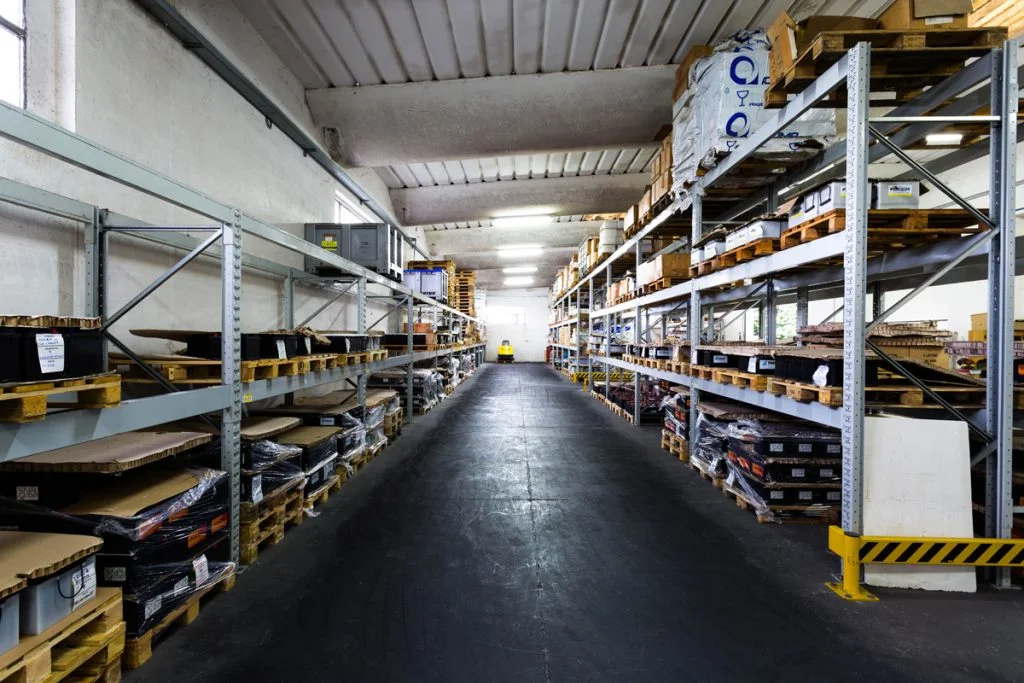 Magazzino Paoloni Batterie con 350 posti pallet a Moie di Maiolati Spontini
